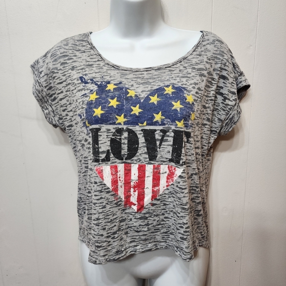 Belle du Jour Shirt Medium Gray Love Graphic‎ Patriotic USA Keyhole Back C417